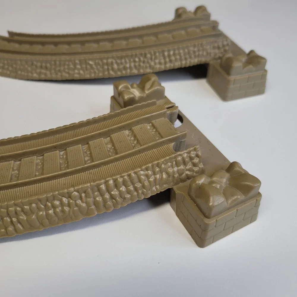 Thomas Train Wooden Railway Curved Track Pieces Gold Brown‎ Lot of 2 Replacement